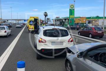 Colisión entre tres vehículos en la GC-1, a la altura de La Garita (Foto TA)
